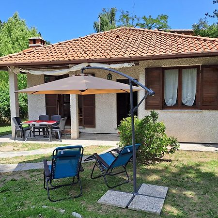 Villetta Singola Con Giardino Cottage Ghisallo Zona Bellagio Magreglio Luaran gambar