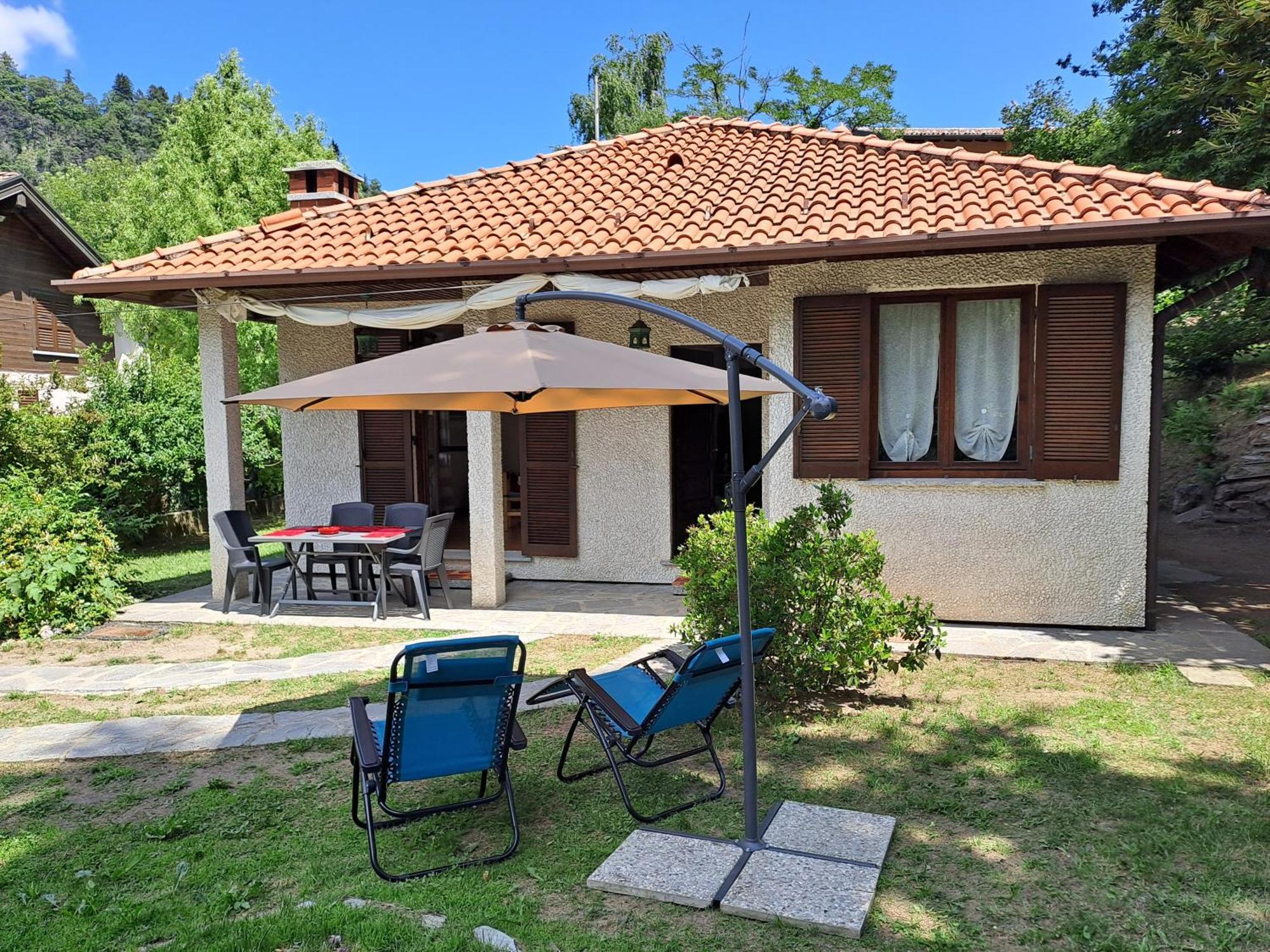 Villetta Singola Con Giardino Cottage Ghisallo Zona Bellagio Magreglio Luaran gambar