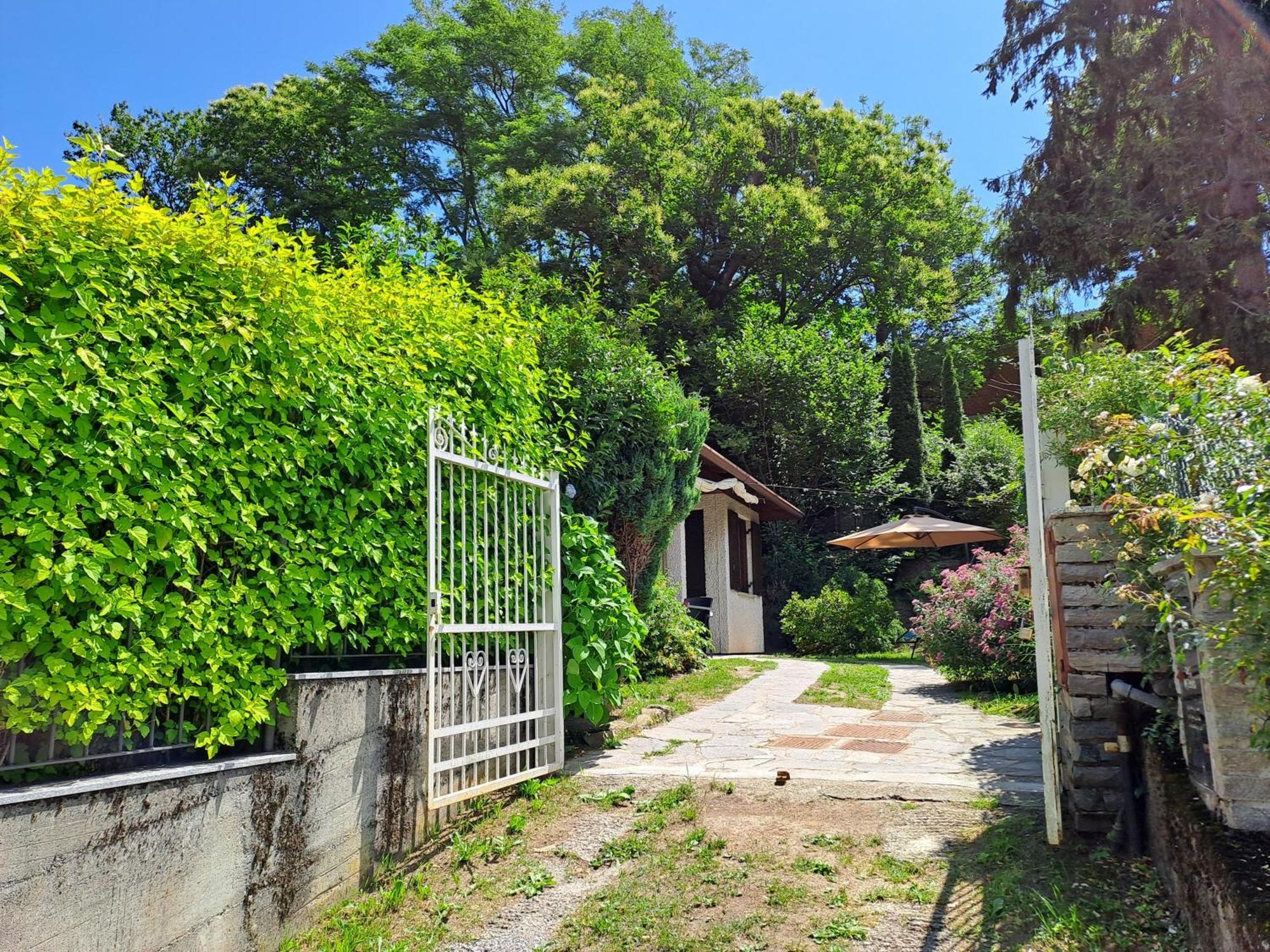 Villetta Singola Con Giardino Cottage Ghisallo Zona Bellagio Magreglio Luaran gambar
