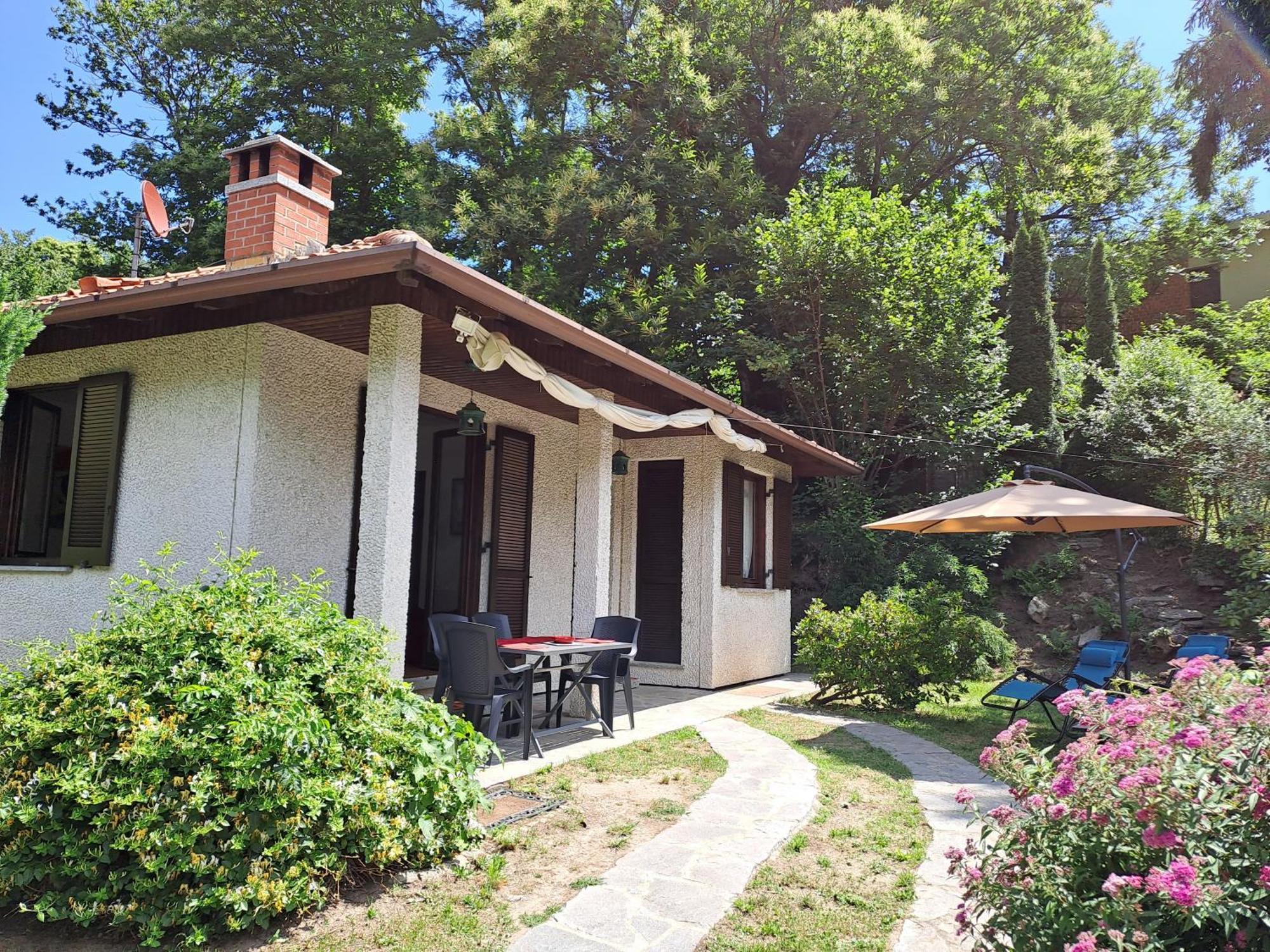 Villetta Singola Con Giardino Cottage Ghisallo Zona Bellagio Magreglio Luaran gambar