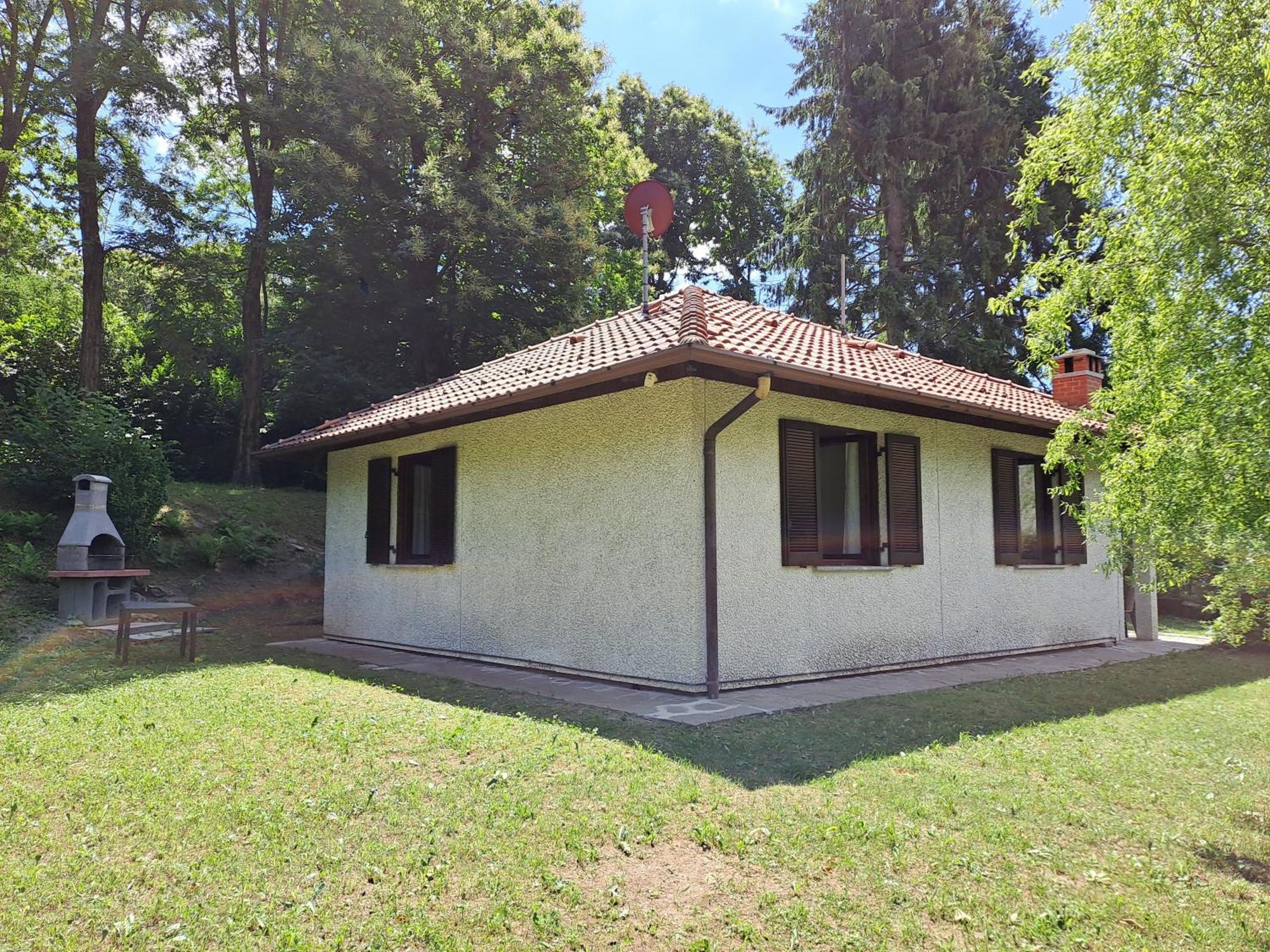 Villetta Singola Con Giardino Cottage Ghisallo Zona Bellagio Magreglio Luaran gambar