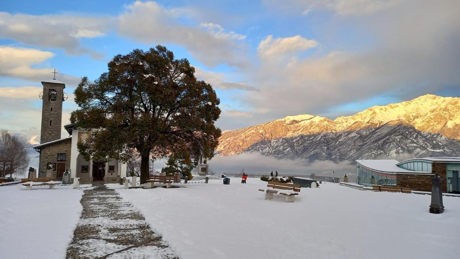 Villetta Singola Con Giardino Cottage Ghisallo Zona Bellagio Magreglio Luaran gambar