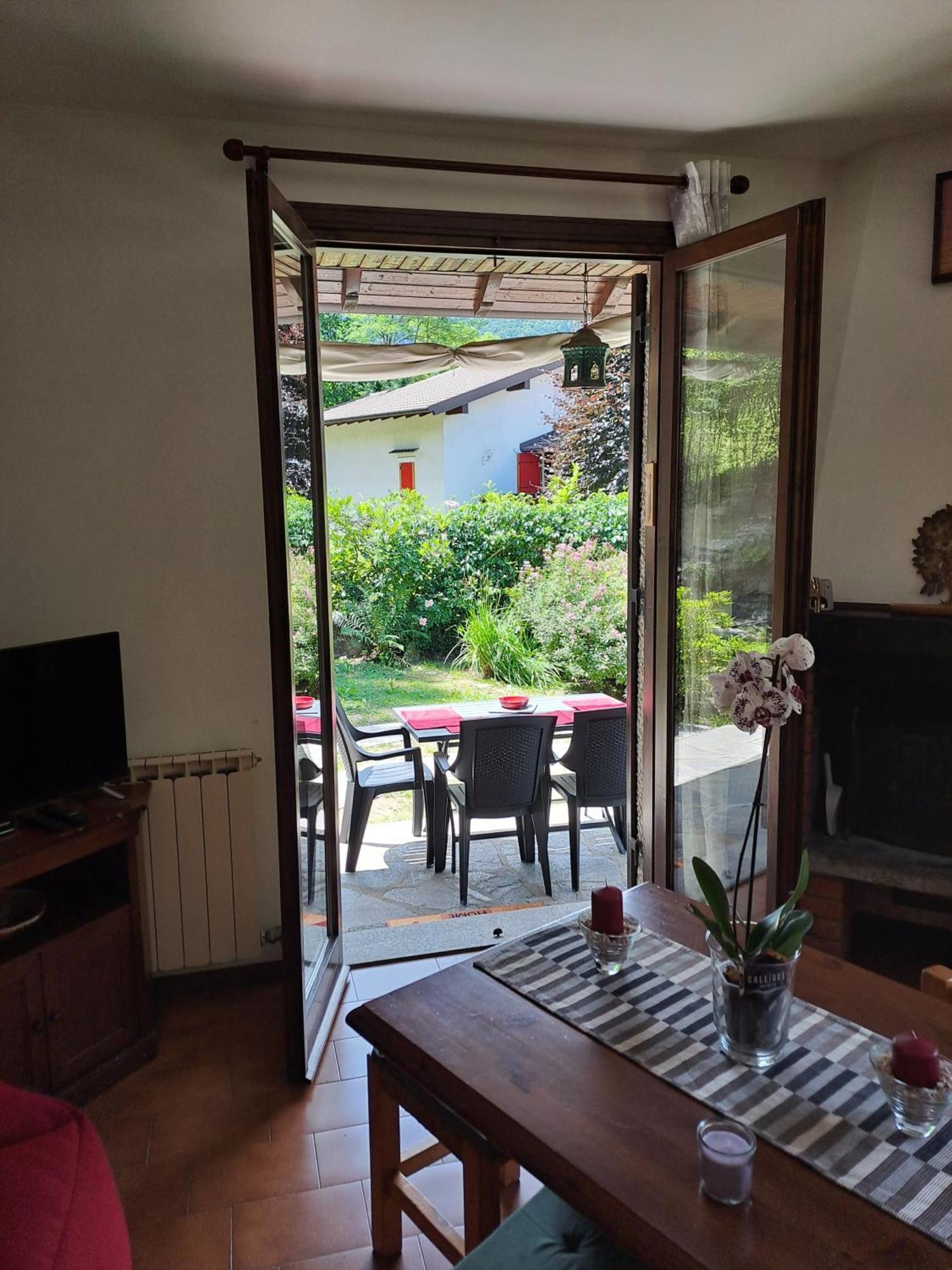 Villetta Singola Con Giardino Cottage Ghisallo Zona Bellagio Magreglio Luaran gambar