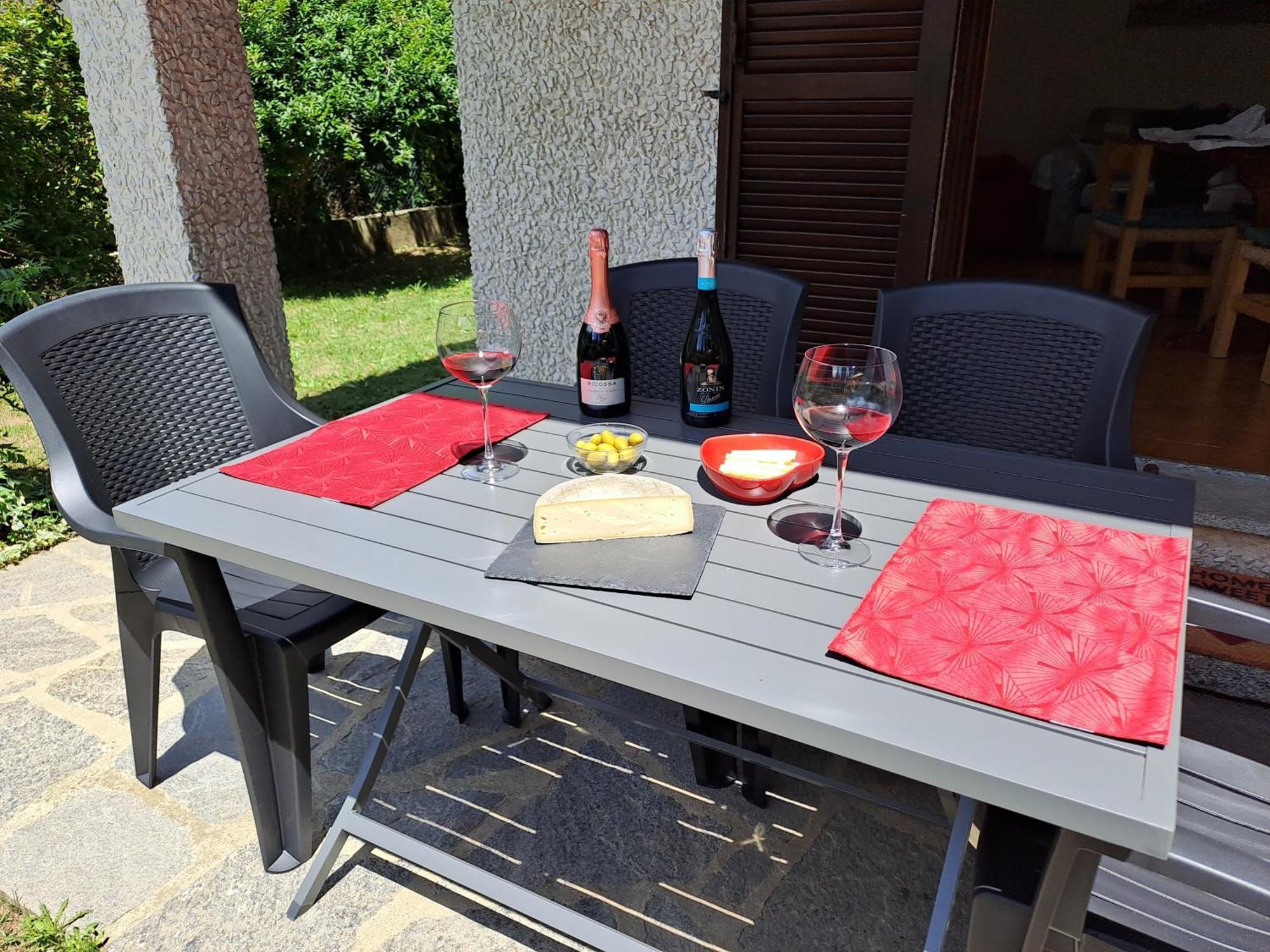 Villetta Singola Con Giardino Cottage Ghisallo Zona Bellagio Magreglio Luaran gambar